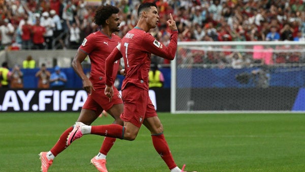 [VIDEO] Cristiano Ronaldo anticipó y definió en su sexto Mundial: golazo vs Uzbekistán