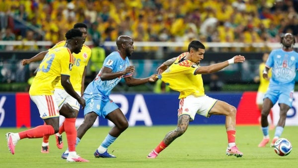 [Video] Defensa de Selección Colombia recibió tarjeta amarilla ante Congo