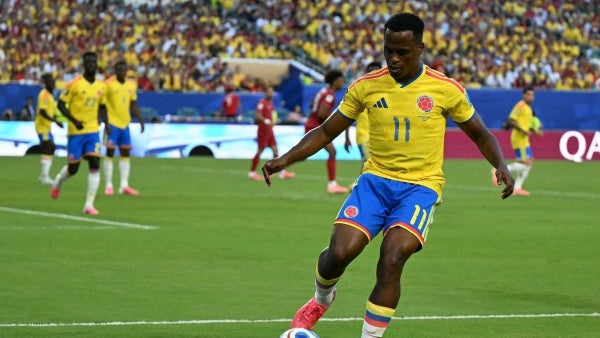 VIDEO - Jhon Arias por poco marca el primero de Colombia; Portugal se salvó