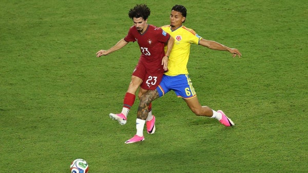 [VIDEO] Richard Ríos entró y falló gol claro vs Portugal en el Mundial