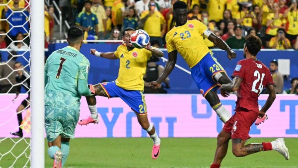 [Video] Davinson Sánchez marcó el primero de Colombia vs Portugal; el VAR lo anuló