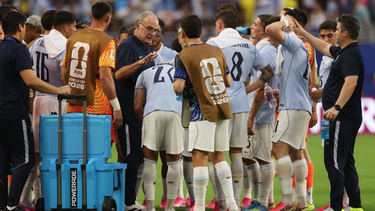 Marcelo Bielsa tendría reemplazo en Uruguay