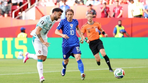 VIDEO - Portugal por poco abre el marcador frente a Croacia con remate de Bruno Fernandes
