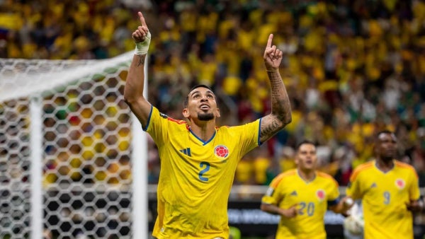 ¿Daniel Muñoz, titular en Colombia - Ghana?, el lateral respondió en zona mixta