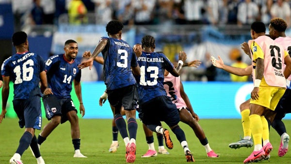 [VIDEO] Cabo Verde desató la locura con golazo: Sidny Lopes dio golpe a Argentina