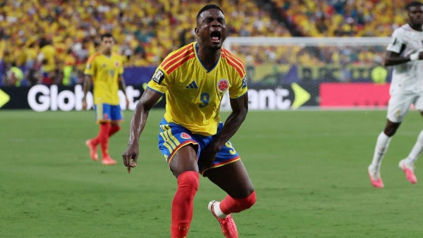[Video] Jhon Córdoba se lesionó a los 5 minutos del partido contra Ghana