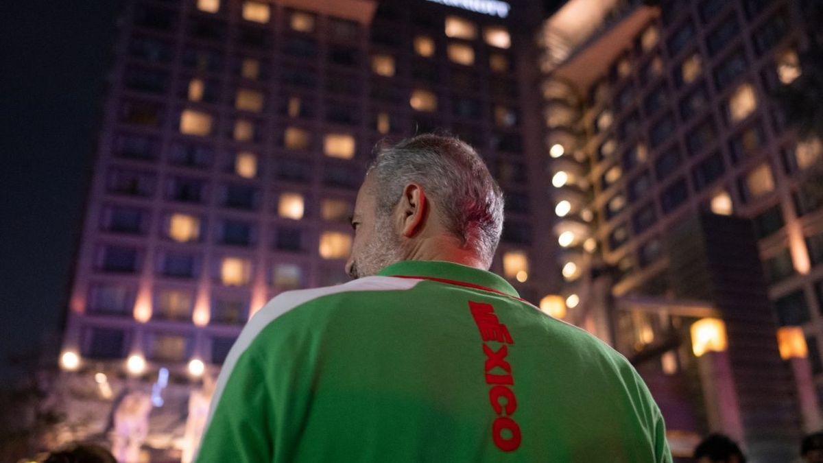 Hinchas de México molestaron el descanso de Inglaterra