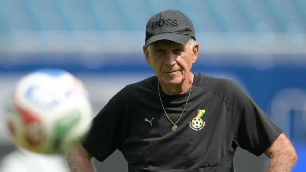 Queiroz dio emotivo mensaje y advirtió con salir de Ghana