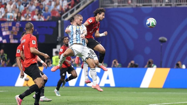 [VIDEO] Egipto negó empate de Argentina: tremenda atajada tras cabezazo de Mac Allister