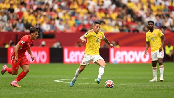 VIDEO: Magistral tiro libre de James Rodríguez sacudió a Suiza
