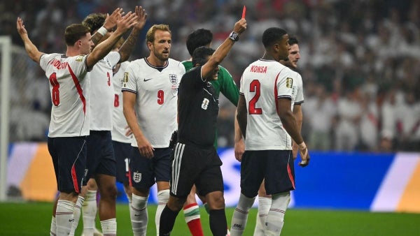 La FIFA impone dos fechas de sanción a jugador de Inglaterra tras expulsión en el Mundial