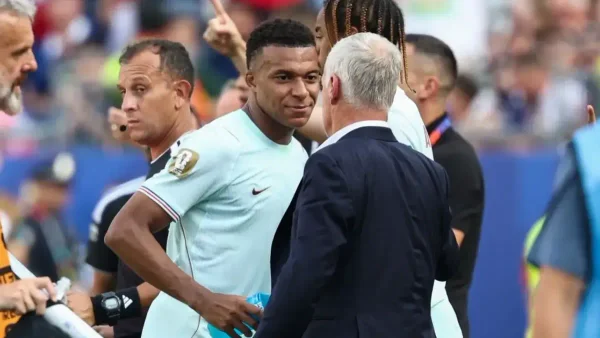 ¿Lesión de Mbappé? Así fue el momento en que pidió el cambio