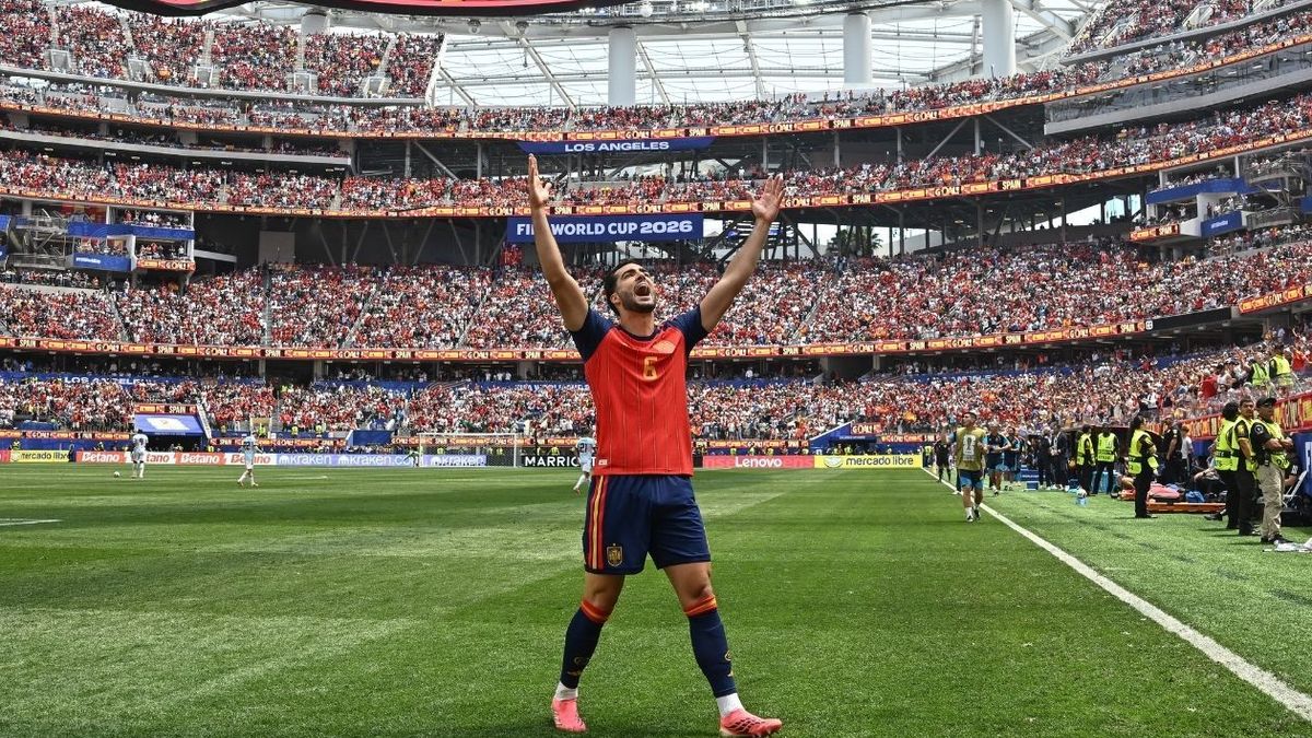 Mikel Merino, delantero de España