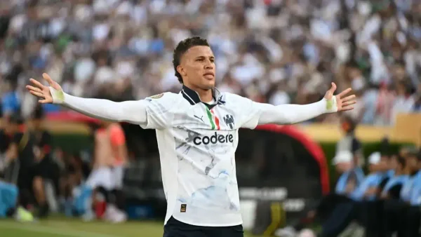 ¡Golazo de Nelson Deossa al Arsenal! El colombiano sacó un misil al ángulo