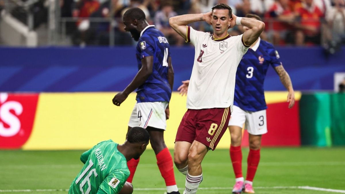 España falló gol vs Francia
