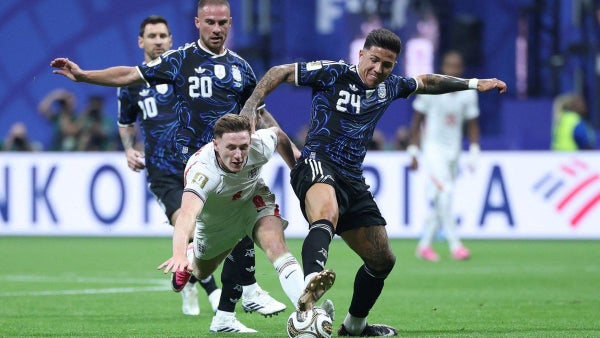[VIDEO] Enzo sacudió a Inglaterra con tremendo remate: primer aviso de Argentina