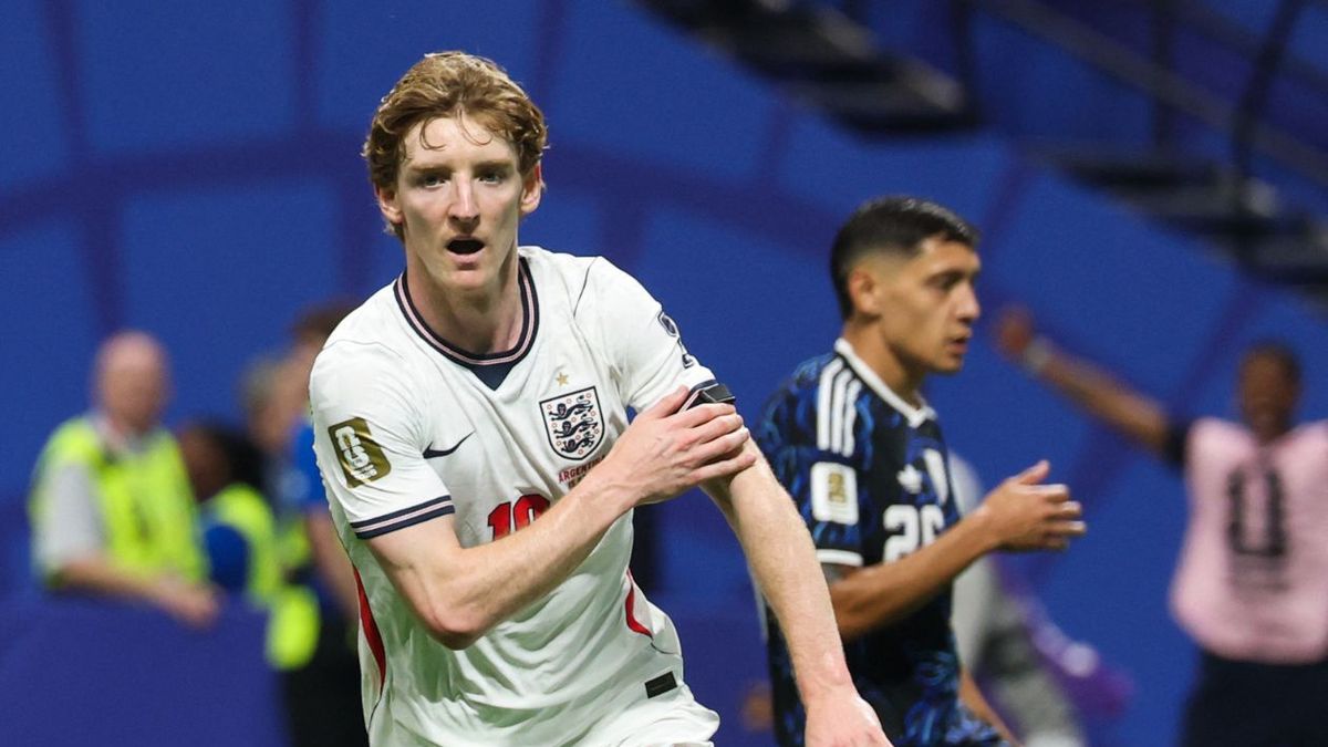 Inglaterra se va arriba en el marcador contra Argentina tras golazo de Gordon