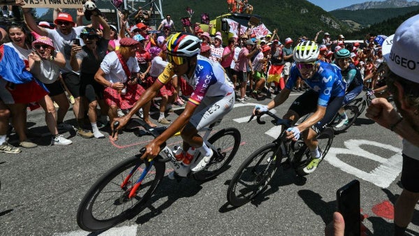Egan Bernal se hace notar en la etapa 17 del Tour de Francia: se escapó y ganó un premio de montaña
