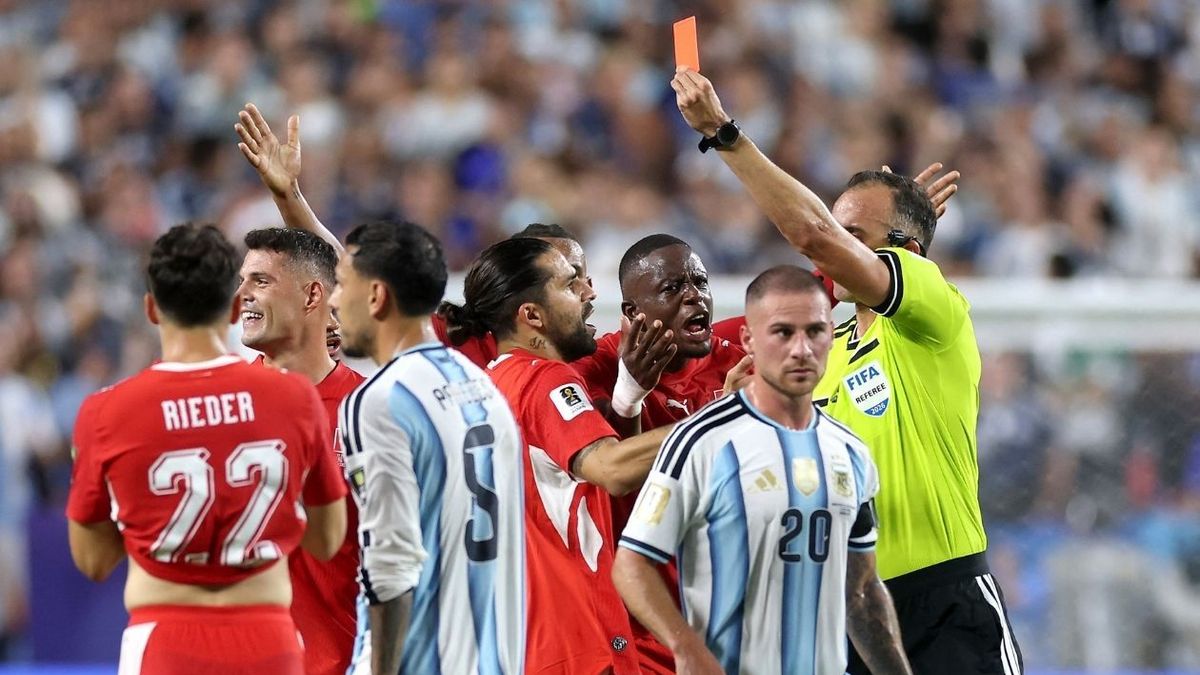 Expulsión a Breel Embolo en Argentina Vs Suiza del Mundial.