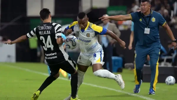 ¿Se va Jaminton Campaz? El entrenador de Rosario Central rompió el silencio