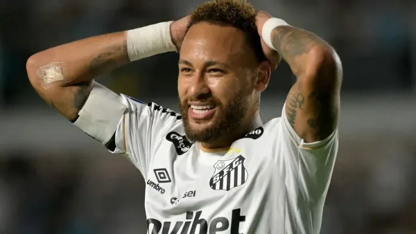 Video: así reaccionó Neymar al inesperado beso de 'Shirra' Mosquera