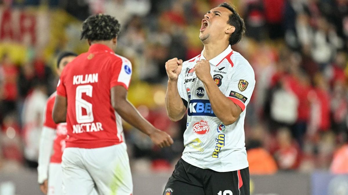 Caracas vs. Santa Fe.