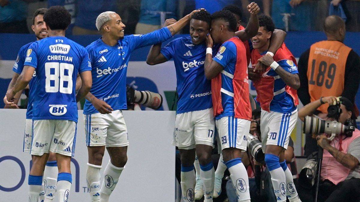 Cruzeiro le busca reemplazo a Luis Sinisterra tras lesiones