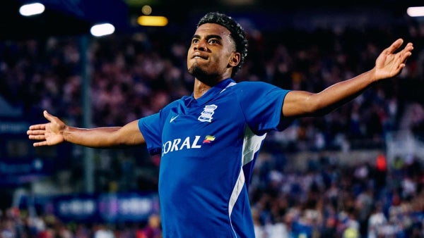 [VIDEO] Jhon Solís sigue en racha en Birmingham y le marcó un golazo al Barcelona