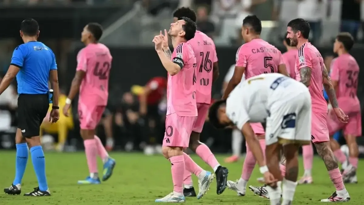 Messi marcó dos golazos.