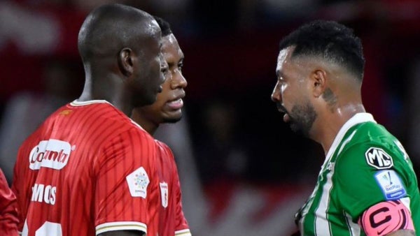 Adrián Ramos fue de frente contra Edwin Cardona tras fuerte pelea