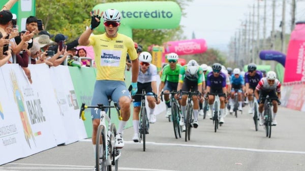 Wilmar Paredes está imbatible; ganó la etapa 4 de la Vuelta a Colombia 2026