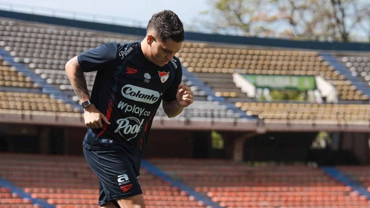 Juan Fernando Quintero marcó dos golazos en su estreno con el Medellín