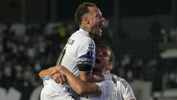 [Video] Neymar, guio la remontada de Santos, que sueña con la Sudamericana
