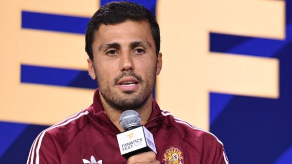 Rodri hace promesa tras llegar a Barcelona para firmar su contrato