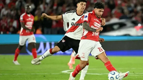 ¡Dos palos! Santa Fe estuvo a centímetros del gol contra River