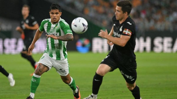 VIDEO | ‘Cucho’ Hernández metió magistral asistencia en el Betis vs. Real Sociedad