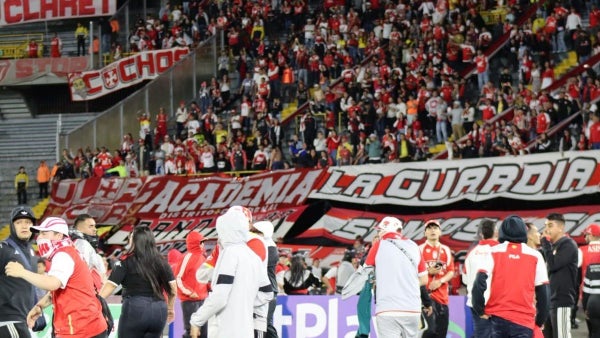 Las sanciones que recibirían Santa Fe y América tras los disturbios en El Campín