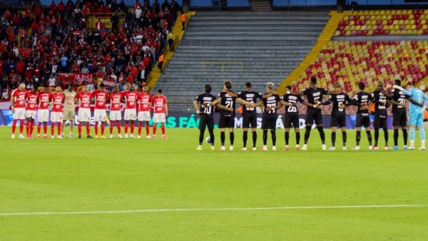 Santa Fe y América no pasaron del empate en un partido que estuvo suspendido