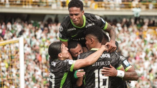 Figura de Nacional salió con cabestrillo del partido contra Fortaleza