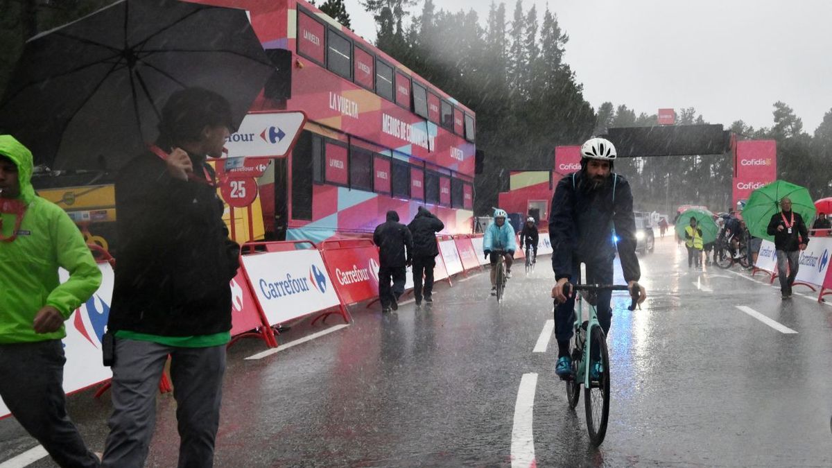 El primer ciclista que se retira de la Vuelta a España es latinoamericano