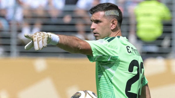 Dibu Martínez se iría a gigante de Europa: ¿bombazo mundial?