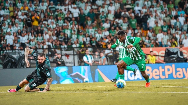 Nacional superó a Cali con diez jugadores: Morelos y Marlos dieron el golpe
