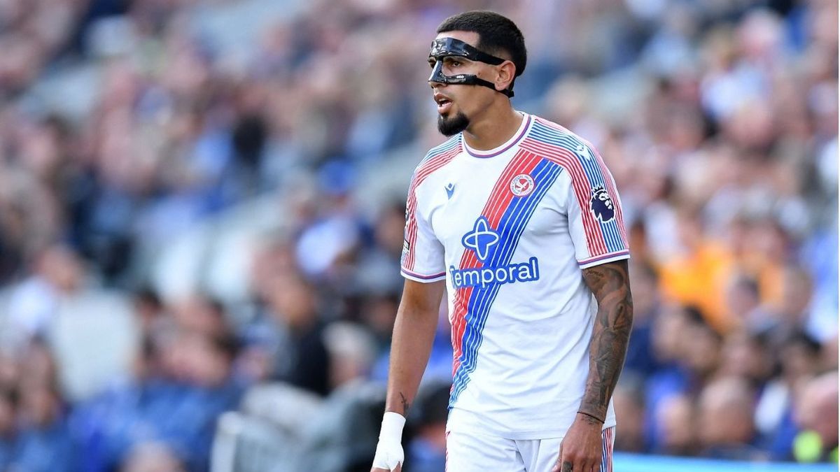 Crystal Palace recibió millonaria oferta por Daniel Muñoz.