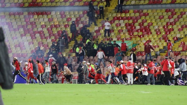 Sanciones de Bogotá a América de Cali tras disturbios en partido con Santa Fe