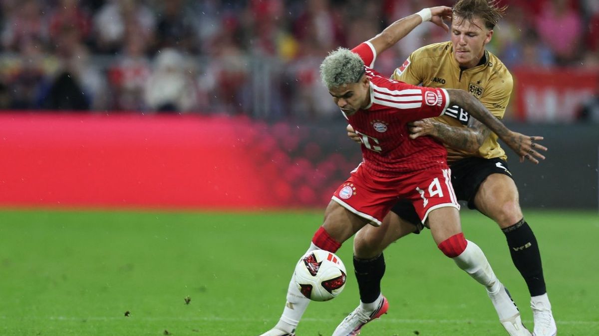 Luis Díaz falló gol claro contra el Stuttgart
