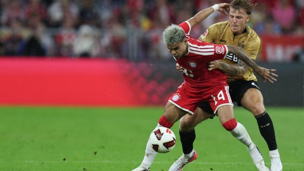 [VIDEO] Luis Díaz falló gol claro en la Bundesliga: de frente al arco y el arquero ganó