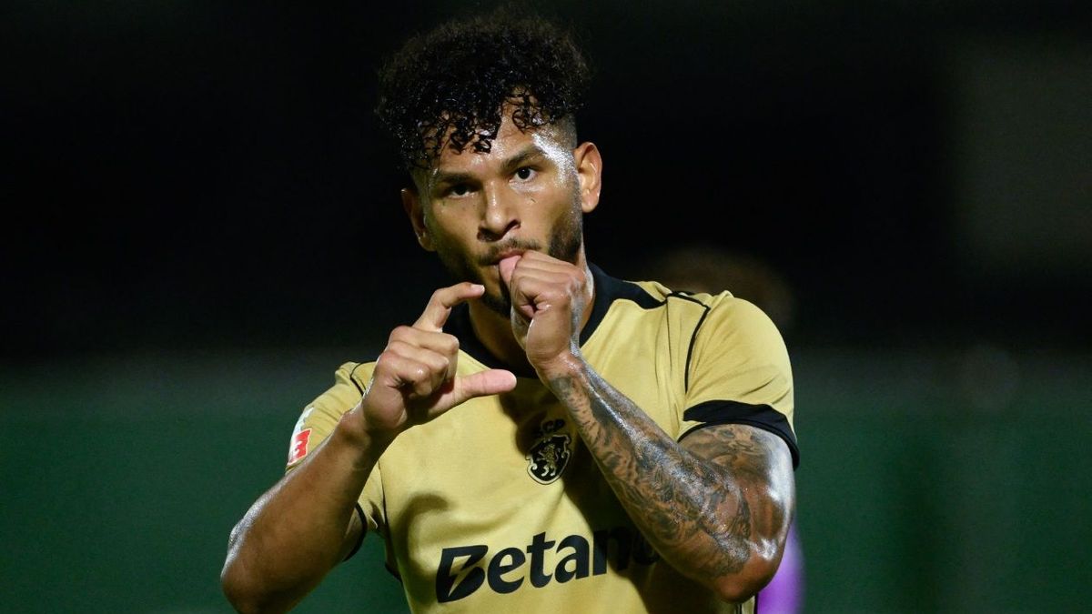 Luis Javier Suárez marcó doblete con Sporting Lisboa