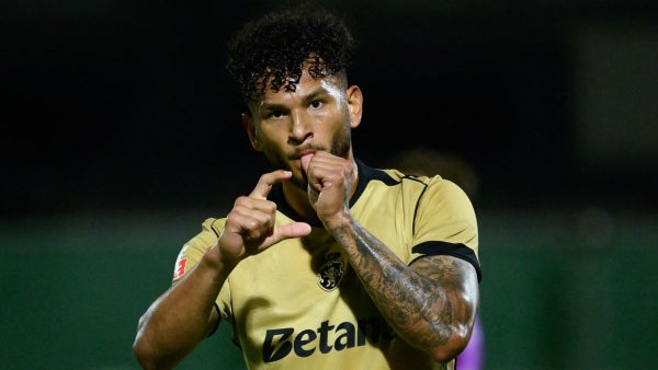 [VIDEO] Luis Javier Suárez sigue dulce: nuevo doblete en Sporting Lisboa