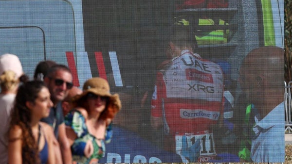 Pogacar preocupa tras caída en Vuelta a España; UAE tomó decisión