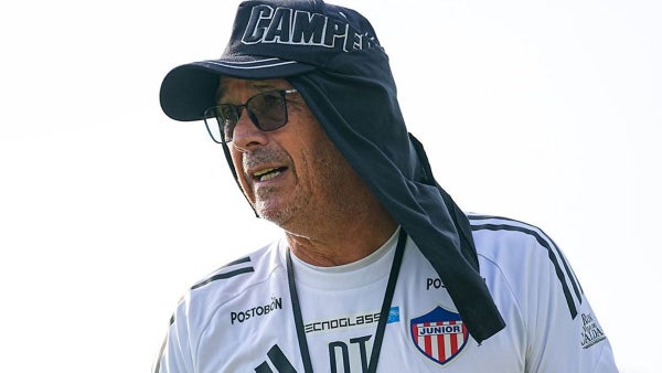 Junior habría tomado decisión con Alfredo Arias tras su mal rendimiento
